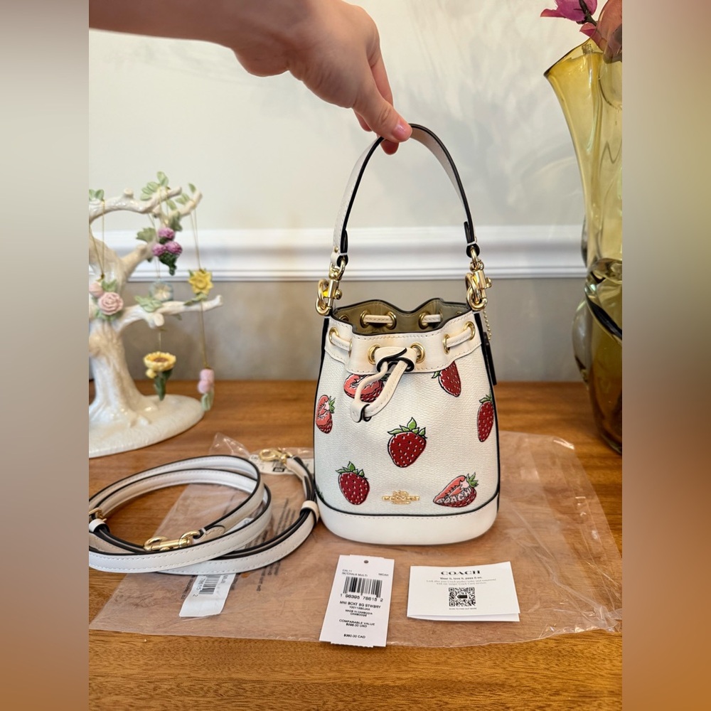 NWT Coach Mini Bucket Bag With Strawberry Print 🍓💕CAL11